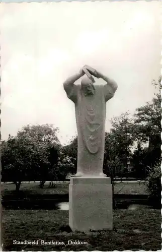 Dokkum - Standbeeld Bonifatius -630850