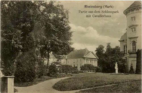 Rheinsberg-Mark, Partie aus dem Schlosspark mit Cavalierhaus -395770