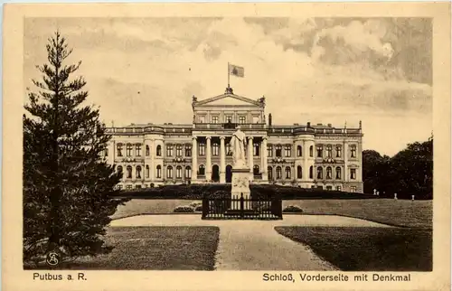 Putbus auf Rügen, Schloss, Vorderseite mit Denkmal -504392