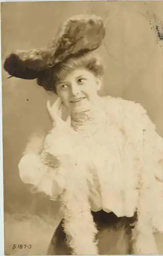 Frau mit Hut - Mode -632782