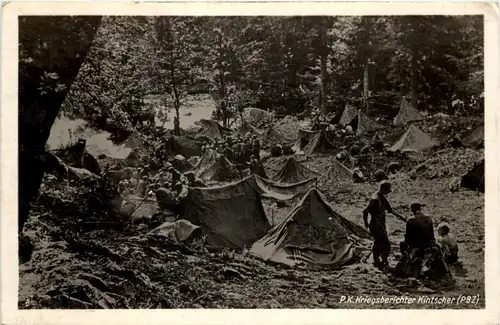 Ein Zeltlager unter alten Baumriesen - Kriegsberichterstatter Kintscher -633024