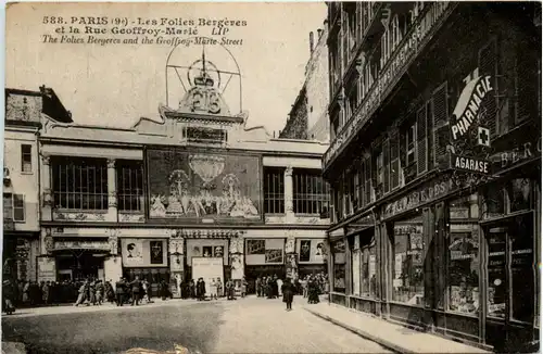 Paris - Les Folies Bergeres -494746