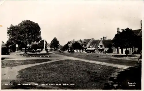 Broadway - The Green and War Memorial -632624