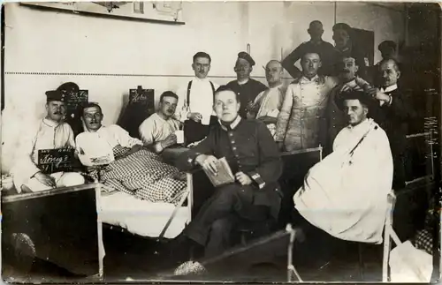 Soldaten im Lazarett -632688