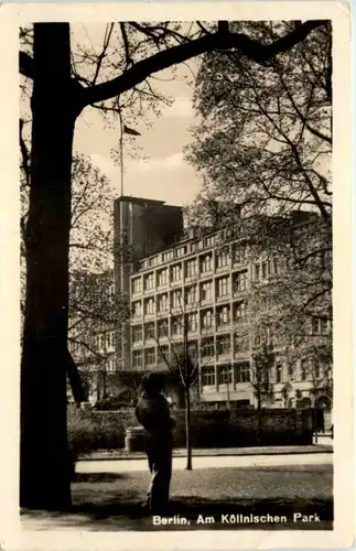 Berlin - Am Köllnischen Park -634100