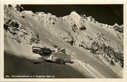 Zugspitze mit Schnneefernerhaus -522146