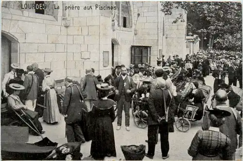 Lourdes - La priere aux Piscines -497646