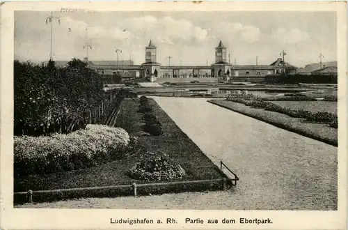 Ludwigshafen, Partie aus dem Ebertpark -525748