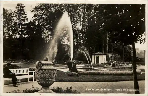 Lindau im Bodensee - Partie im Stadtpark -611794