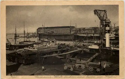 Kiel, Germania Werft löschen und laden im Hafen -510018