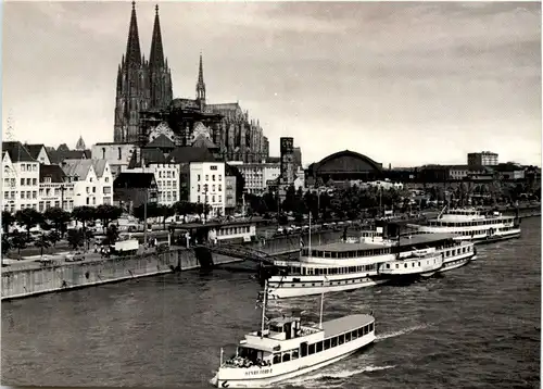 Köln, Rheinufer mit Dom -527476