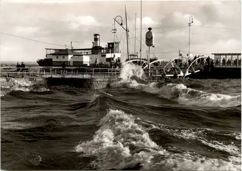 Blankenese, Landungsbrücke bei Sturm -529048