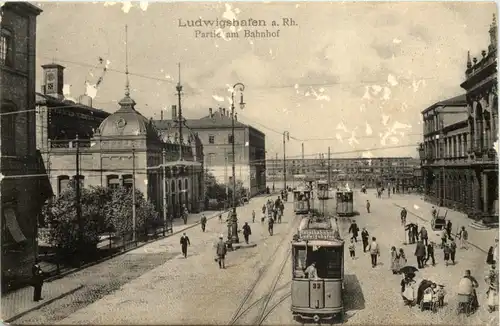 Ludwigshafen, Partie am Bahnhof -529058