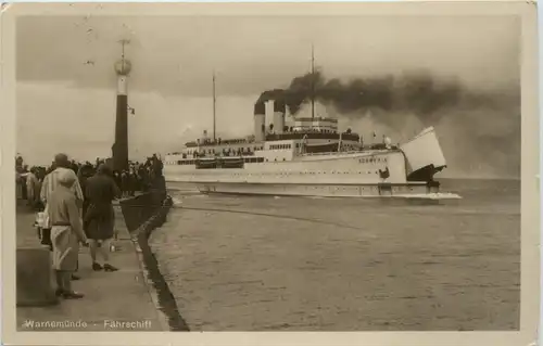 Warnemünde, Fährschiff -528392