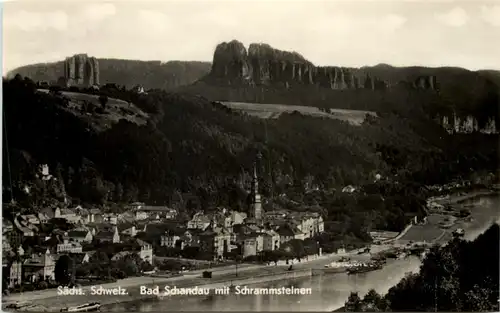 Bad Schandau mit den Schrammsteinen -527950