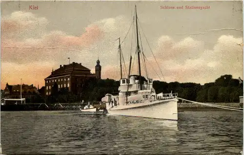 Kiel, Schloss und Stationsyacht -528830
