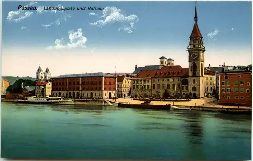 Passau, Landungsplatz und Rathaus -529742