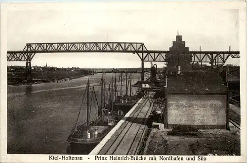 Kiel-Holtenau, Prinz Heinrich-Brücke mit Nordhafen und Silo -528806