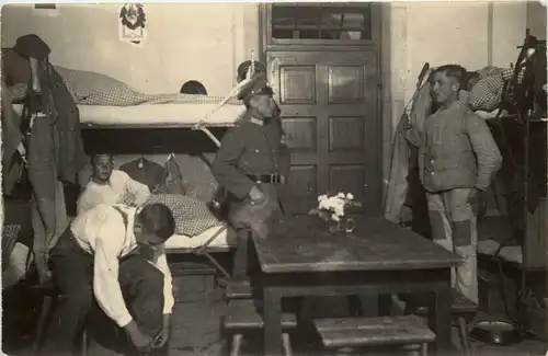 Soldaten in der Stube -641602