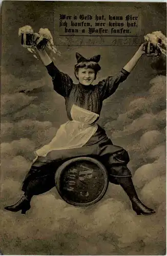 Frau auf Bierfass - Bier -642948