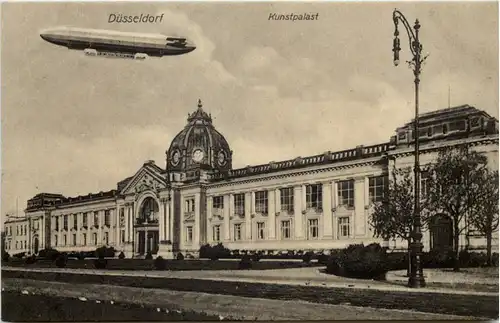 Düsseldorf - Kunstpalast mit Zeppelin -622026