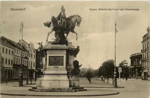 Düsseldorf - Kaiser Wilhelm Denkmal und Alleestrasse -622326