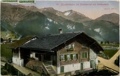 Bauernhaus im Kandertal mit Niesenkette -605234