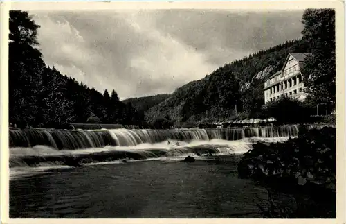 Schwarzatal, Wasserfall am Kurhaus Chrysopras -520386