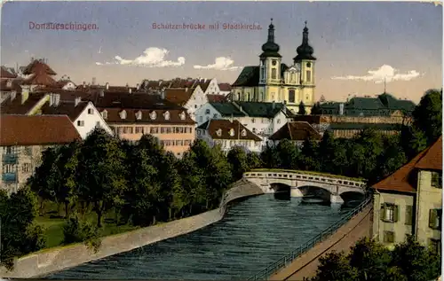 Donaueschingen, Schützenbrücke mit Stadtkirche -520806