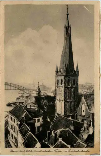 Düsseldorf - Altstadt mit schiefen Turm -621788