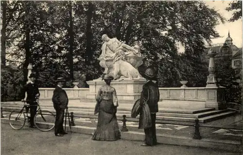 Düsseldorf - Kriegerdenkmal -622288