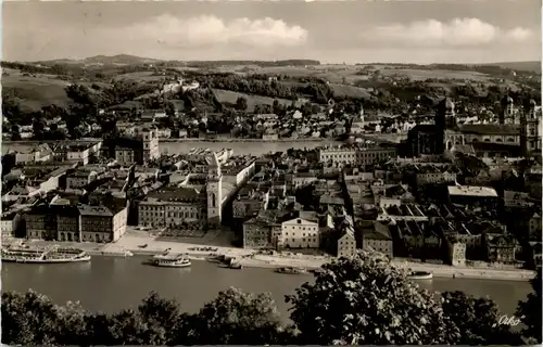 Passau, Blick vom Oberhaus zum Rathaus u. Dom -527700