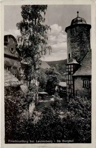 Leutenberg, Die Friedensburg, Im Burghof -519388