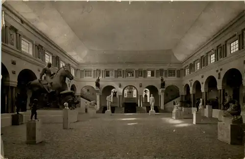 Dresden, Grosse Kunstausstellung 1908, Grosse Halle, Gesamtansicht -521008