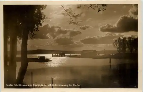 Unter Uhldingen am Bodensee, Abendstimmung im Hafen -523648