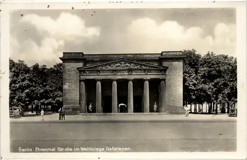 Berlin - Ehrenmal -636378