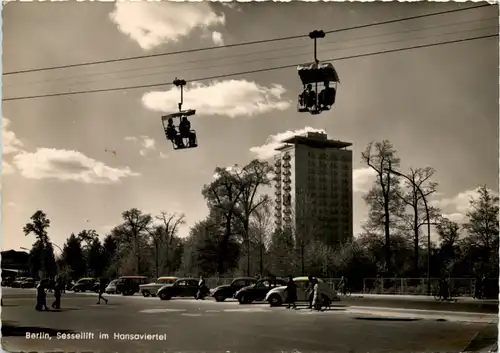 Berlin, Sessellift im Hansaviertel -525642