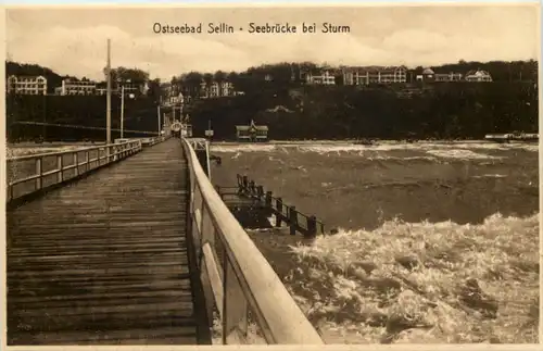Seebad Sellin auf Rügen, Seebrücke bei Sturm -530390