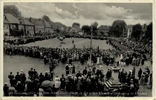 Oldenburg Holstein - Empfangsfeier auf dem Adolf Hitler Platz der neuen Garnison -643472