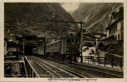 Göschenen - Gotthardexpress mit Tunneleingang -644706