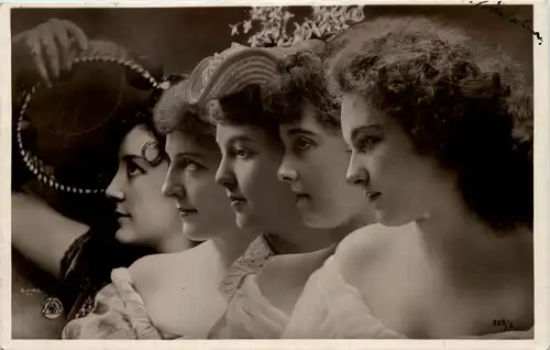 Frauen - Schönheiten -646744