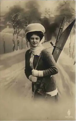 Frau mit Ski -647454