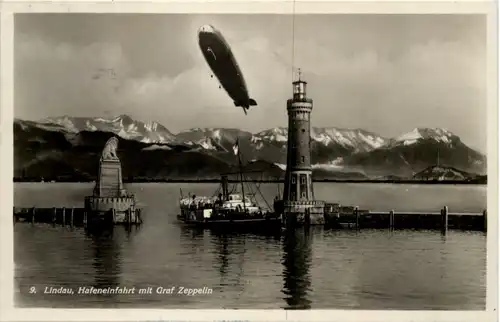 Lindau - Hafeneinfahrt mit Graf Zeppelin -647288
