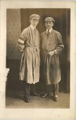 Handwerker mit ARmbinde -647912