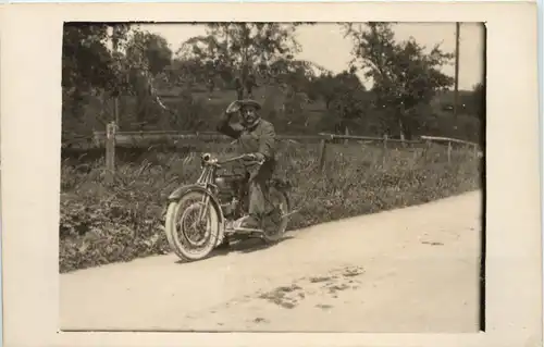 Mann auf Motorrad -639864