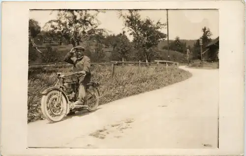 Mann auf Motorrad -639862