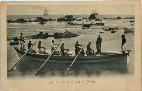 Barque et bateliers a Jaffa -650862
