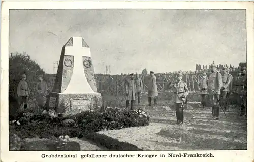 Grabmal gefallener deutscher Krieger in Nord-Frankreich - Feldpost 10. bayer Inf Division -651058