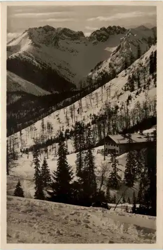 Ski und Berghütte am Schwarzenkopf -651300