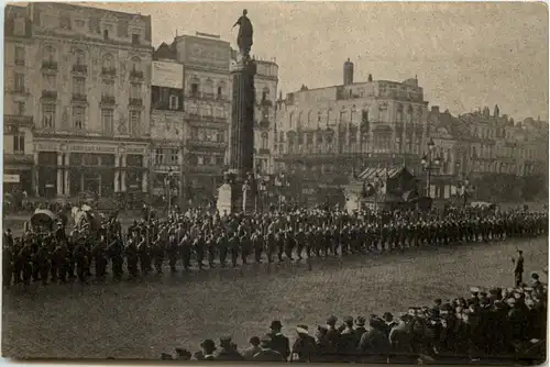 Lille - Die Wachtparade auf der Grande Place -652302